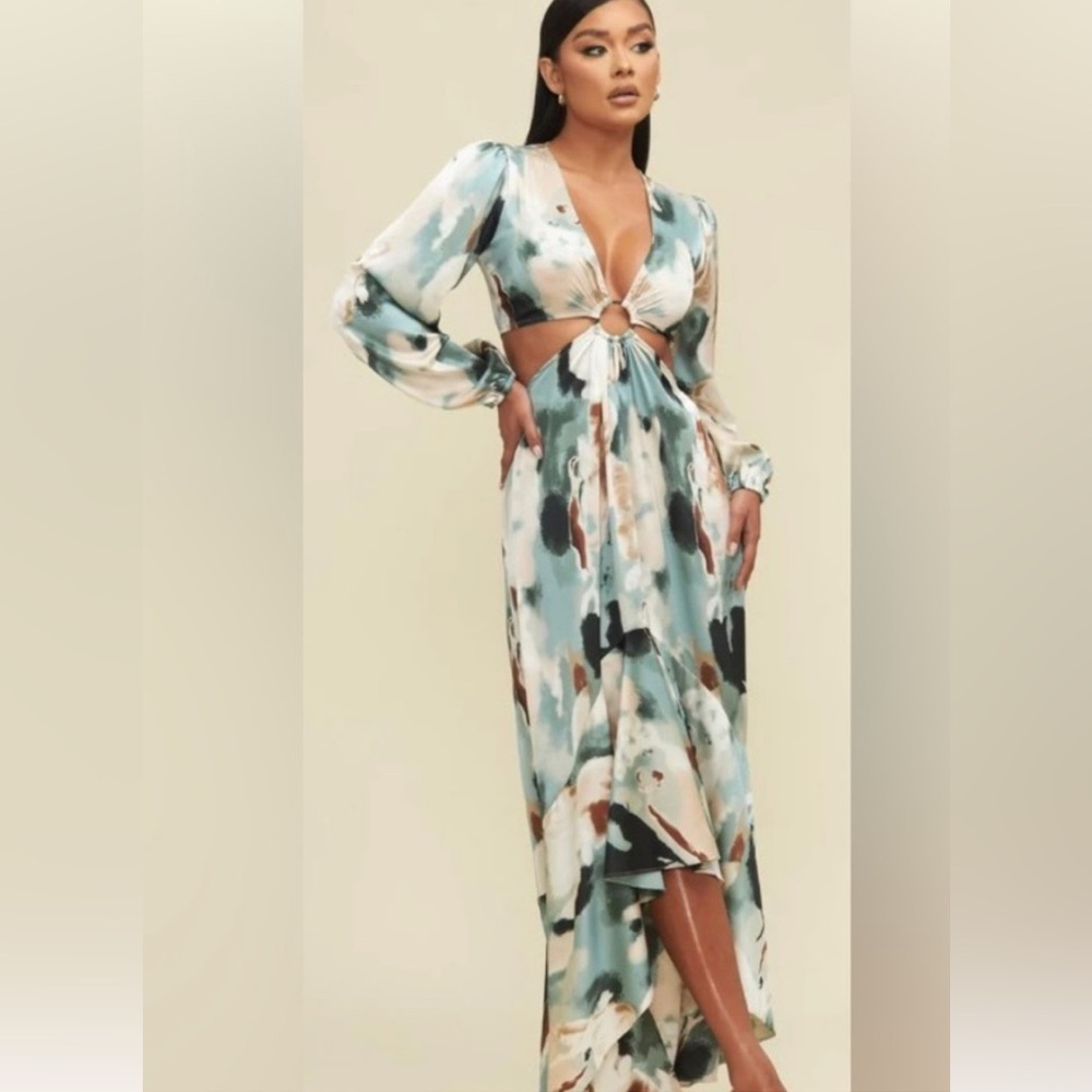 LUXXEL Flowy Cut Out Low V-Neck Long Sleeve Tiered Maxi Dress Size S   NWT
